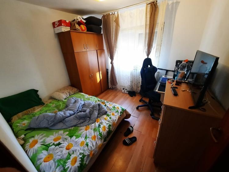 2 camere decomandat, zona Dacia, etaj 3/4 - 2