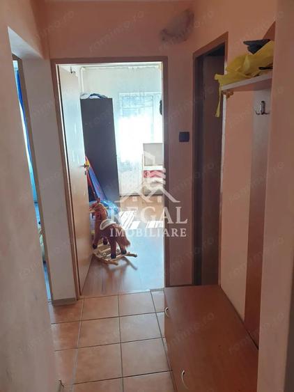 Apartament cu 3 camere de vanzare. Zona Micro 5 - 8