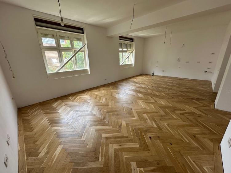 Apartament renovat în clădire istorică - are garaj - 3