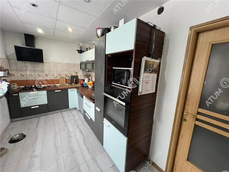 Casa individuala 8 camere 2 garaje 500 mp teren zona Selimbar - 24