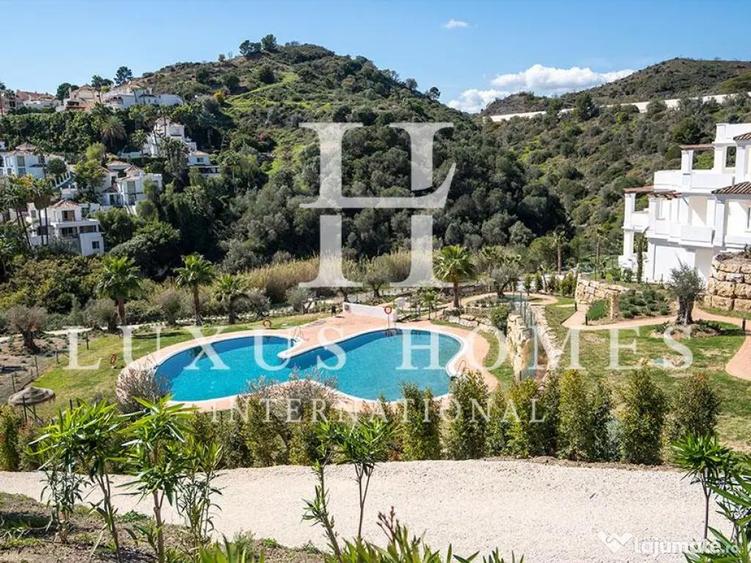 Penthouse 2 cam elegant, la cheie, cu priveli?ti panoramice asupra mun?ilor ?i piscine, central - 9