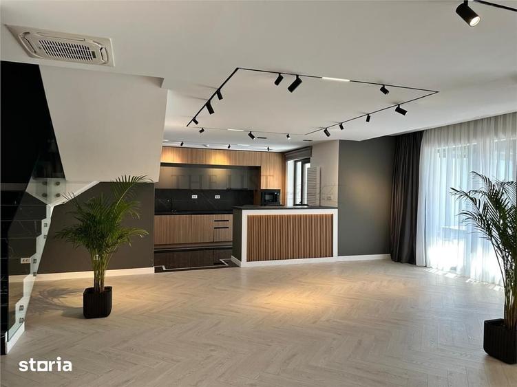 Casă cu 9 camere cu Teren 400 Mp în Central