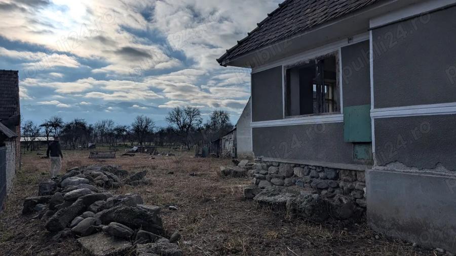 Casa cu gradina in comuna Sacadate jud. Sibiu, cu teren 2208m - 4