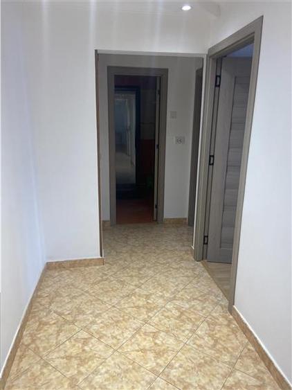 Apartament 3 camere de inchiriat , zona Scoala nr 2- Piata Moldovei decomandat , - 4