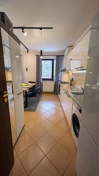 Apartament generos de 2 camere-Sinaia, zona Izvor - 13