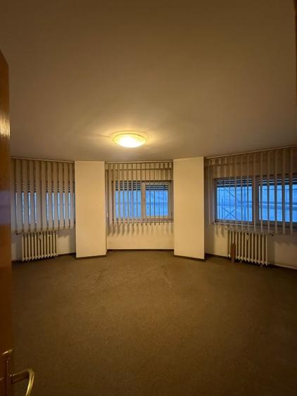 Vânzare apartament de 3 camere Decebal- vedere stradala - 1