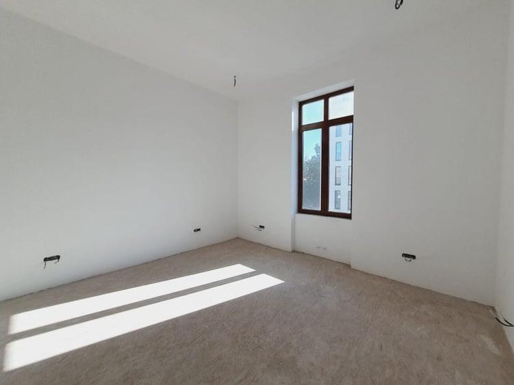 Casă cu 16 camere cu Teren 665 Mp în Universitate
