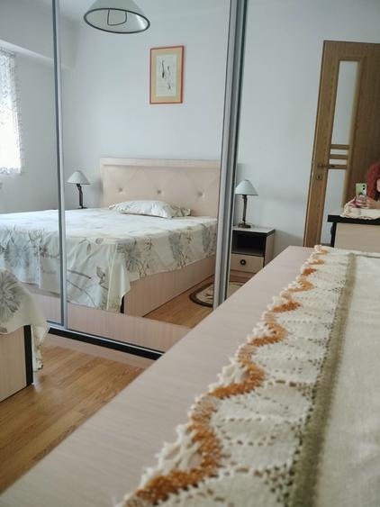 Apartament cu 3 camere de închiriat , zona Centru-Bd. Tomis - 8