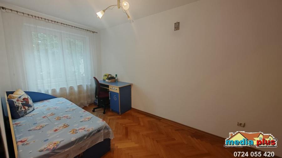 De vânzare apartament 3 camere – zona centrală - 4