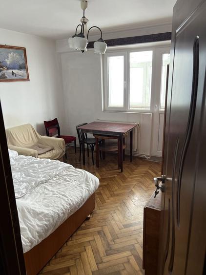 Vand Apartament 4 csmere, zona Cina - 10