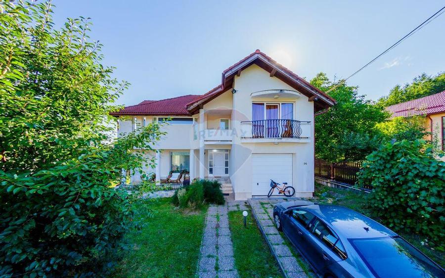 Casa eleganta in zona exclusivista, cu priveli?te d... - 2