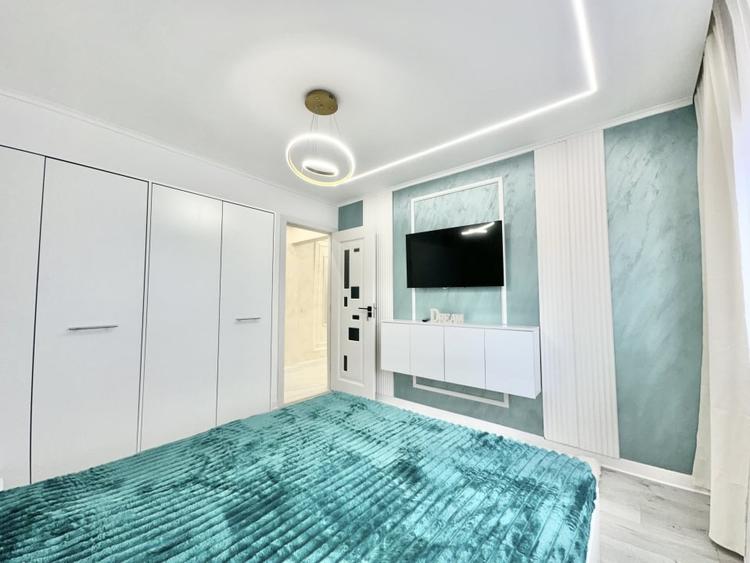 Apartament cu 3 camere semidecomandat, mobilat în Dâmbovița