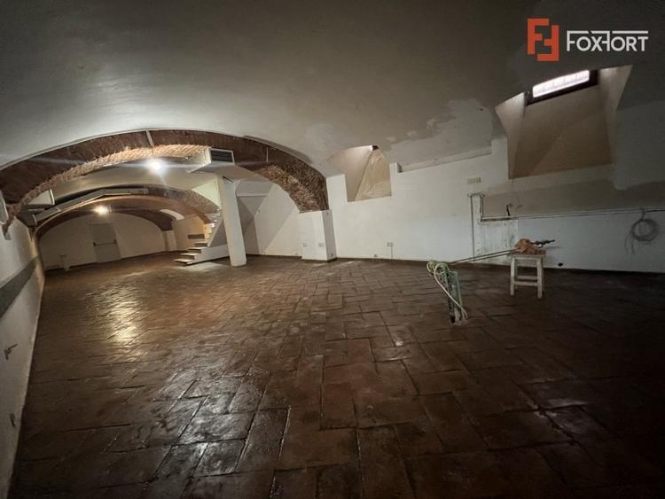 Spatiu comercial, Parter + Demisol, 200 mp, in Piata Libertatii - 11