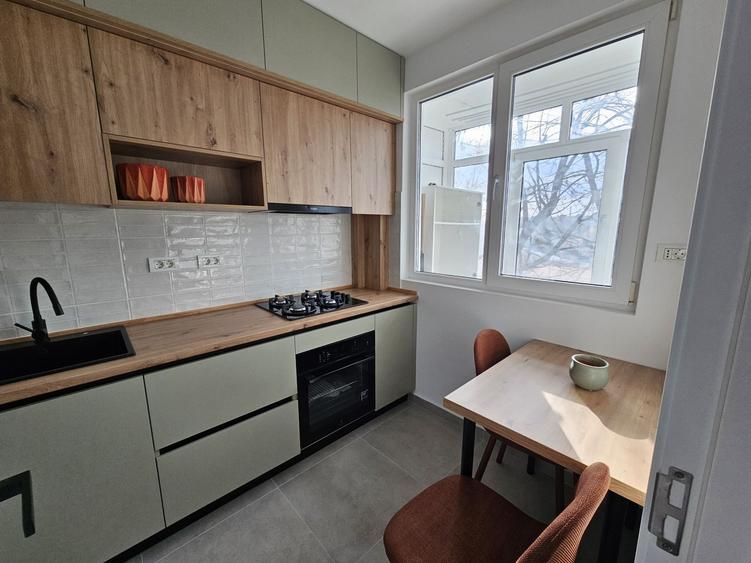 Vand apartament 2 camere, renovat cu mobila si electrocanice noi - 2