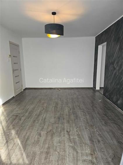 Apartament 2 camere semidecomandat, renovat complet, zona Grivitei Apartament 2 camere semidecomandat, renovat complet, zona Grivitei