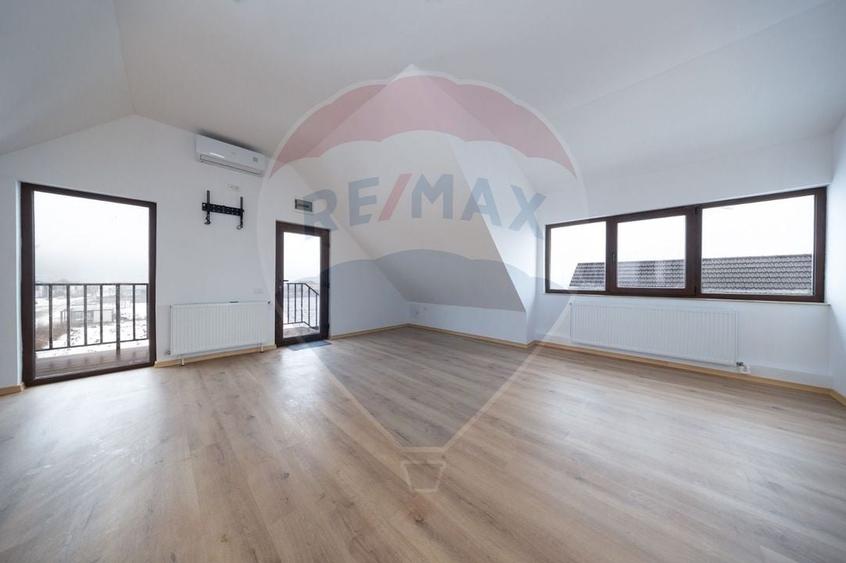 Casa cu 9 camere, teren 501 mp,  Harman! - 29