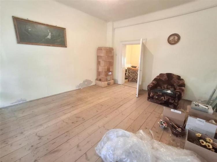 Apartament la casa 2 camere pivnita parcare zona Terezian - 8