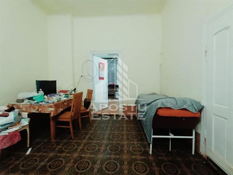 Apartament cu 4 camere, la parter, cu 2 fronturi stradale. - 3