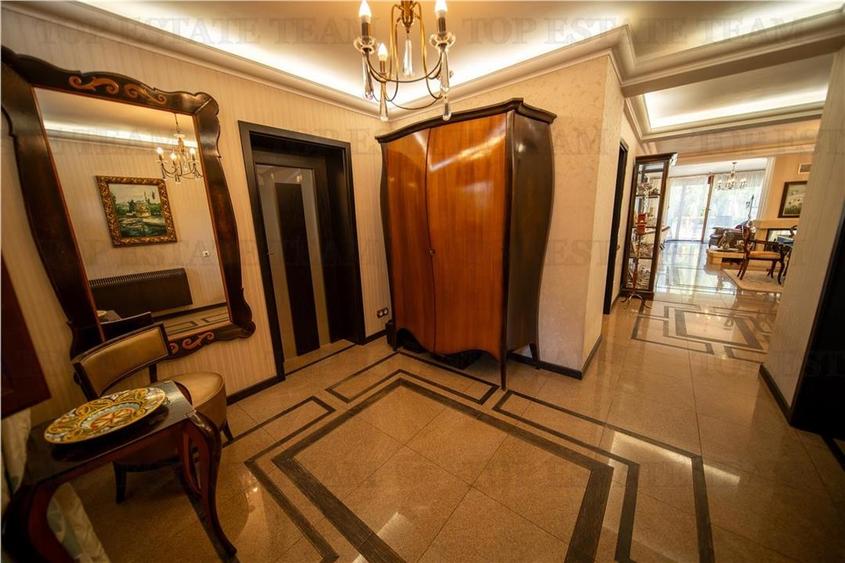 Vila de Lux cu Piscina, Acces direct la Lac si Vedere Panoramica - 8