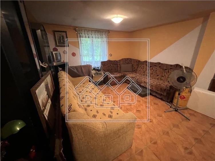 Casa de vanzare in Sibiu -  4 camere, curte, acces auto - 7