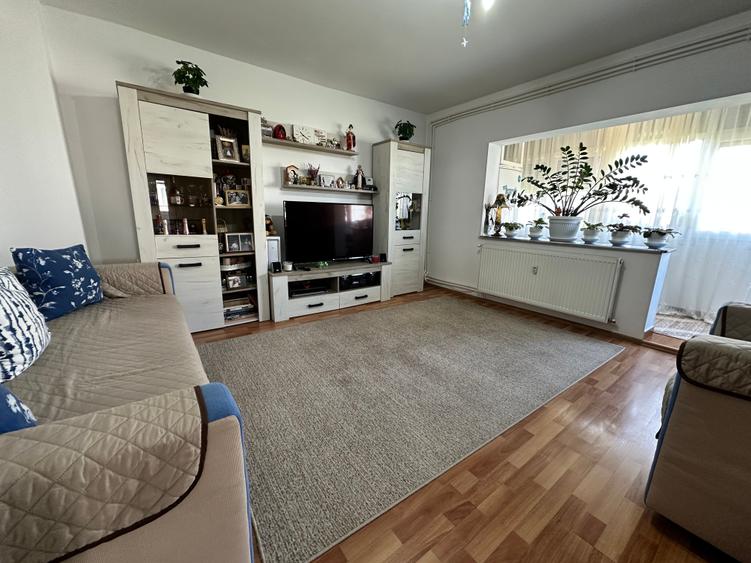 Aviației 2 camere renovat complet cu centrală  zona superba. - 2