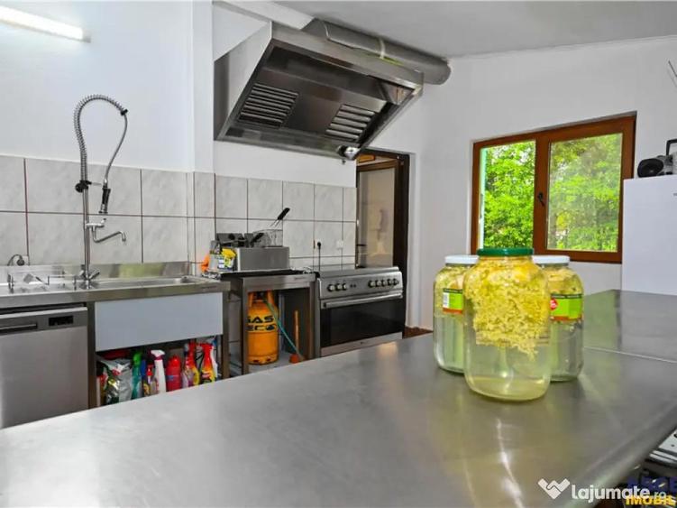 Complex turistic,afacere la cheie,3 vile, teren 7.700 mp,pan - 2