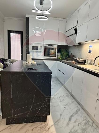 Casă / Vilă cu 6 camere de vânzare - 7