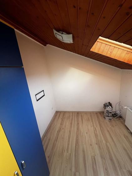 Proprietar inchiriez apartament la curte comuna (3 camere) - 4