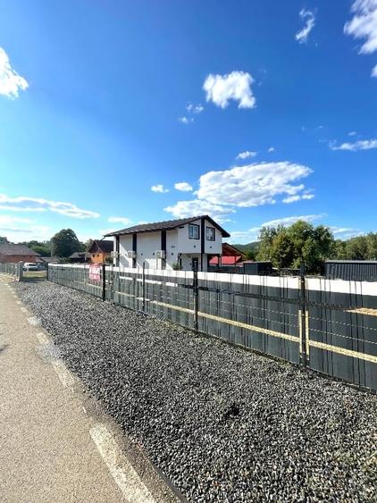 Casă individuală cu 4 camere cu Canalizare în Dumbrăvița