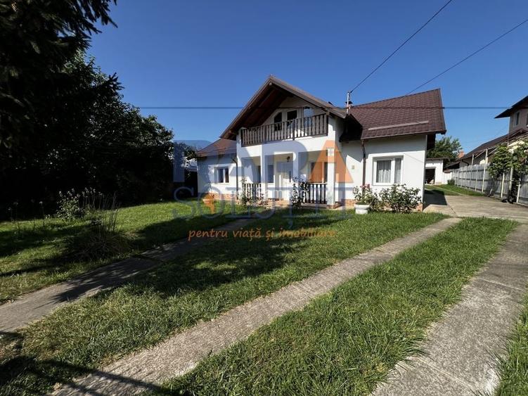 Casă 2013 - 4 dormitoare, 2 băi, 2 bucătării