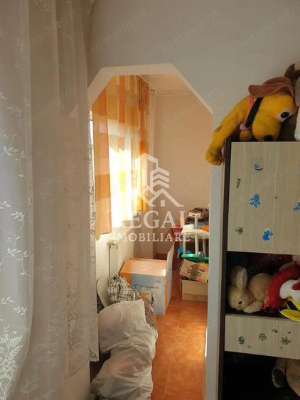 Apartament cu 3 camere de vanzare. Zona Micro 5 - 2
