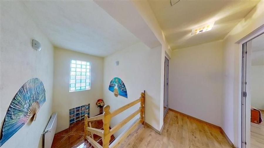 Acasa in Rasnov:Casa cu 5 camere,curte mare si liniste deplina, 500 mp teren, Ce - 32