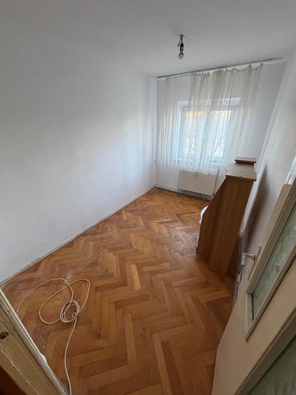 Zona Lipovei | Etaj 1 | Decomandat | Centrala Termica | 2 Balcoane!! - 4