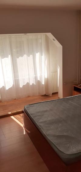 Inchiriez garsoniera Str Decebal - 5