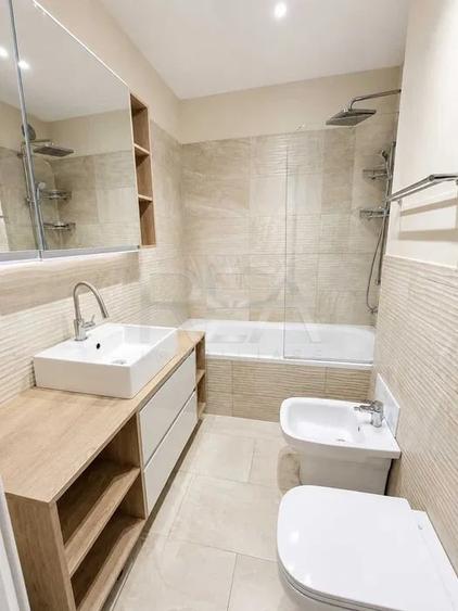 Apartament cu 3 camere decomandat, mobilat în Titan