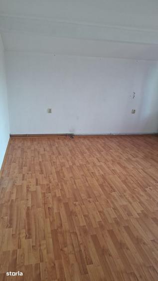 Casă cu 5 camere cu Teren 219 Mp în Moșoaia