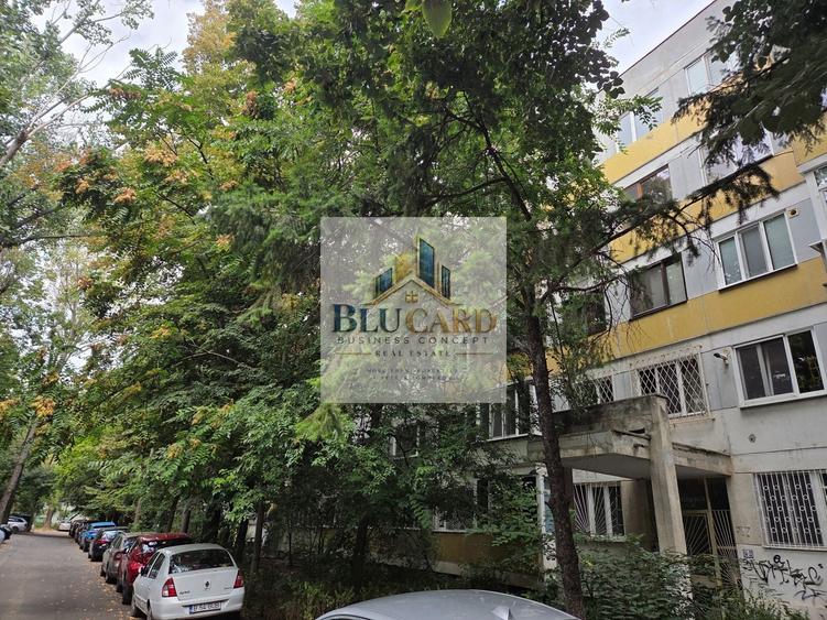 Apartament cu 3 camere semidecomandat în P-ța Gorjului
