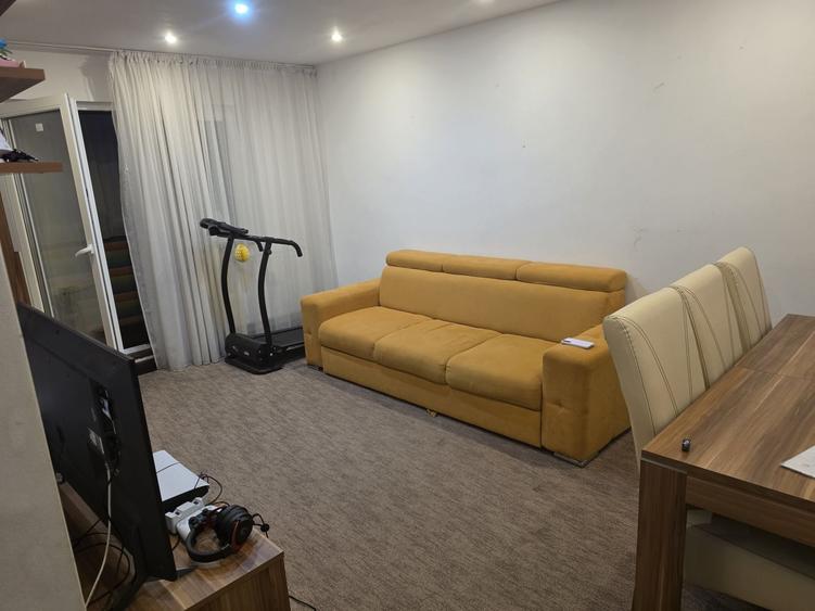 Apartament cu 4 camere decomandat în Lazaret
