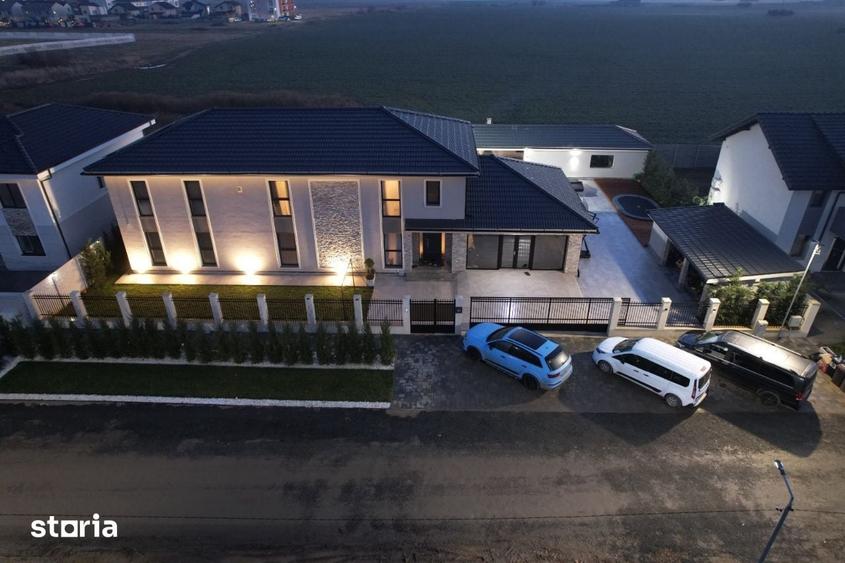 Casă cu 6 camere decomandat cu Teren 1200 Mp în Giroc