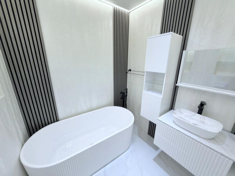 Apartament cu 4 camere decomandat în Central