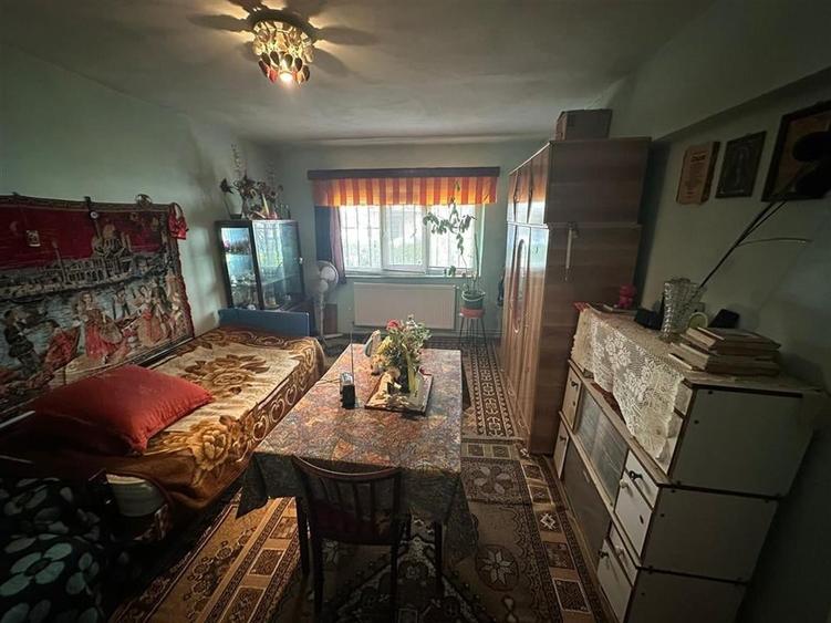 Apartament cu 4 camere decomandat în Central