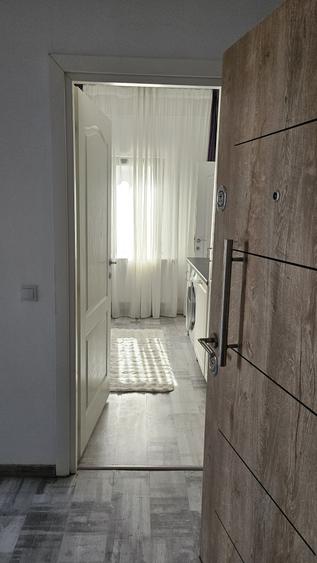 Apartament cu 3 camere semidecomandat în Lujerului