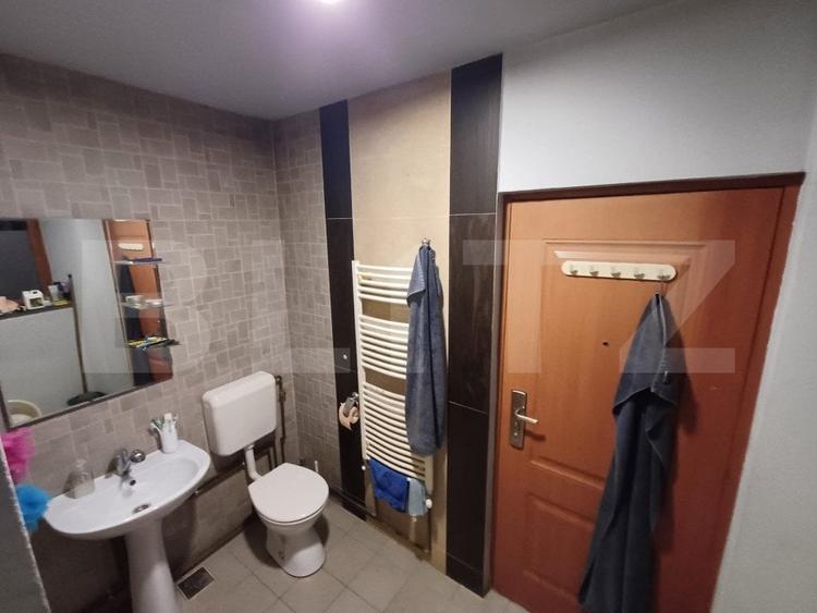 Casă individuală cu 6 camere cu Canalizare în Central