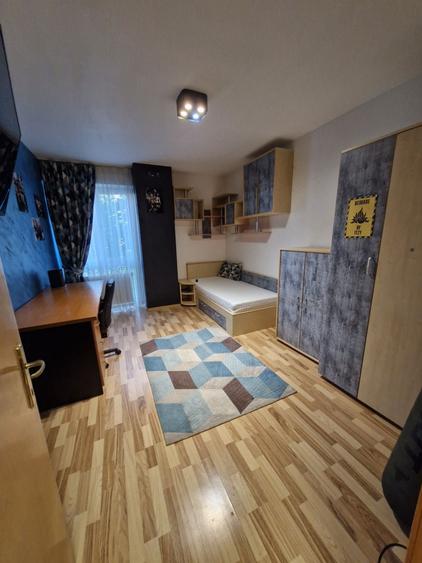Apartament cu 3 camere decomandat în Șcheia