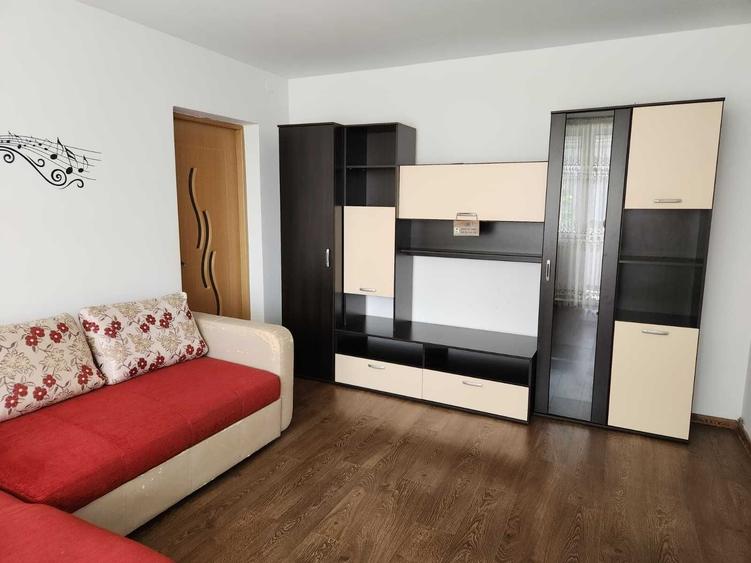 Apartament cu 3 camere decomandat în Exterior Vest