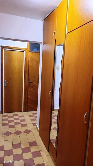 Apartament cu 3 camere semidecomandat în Unirii Nord