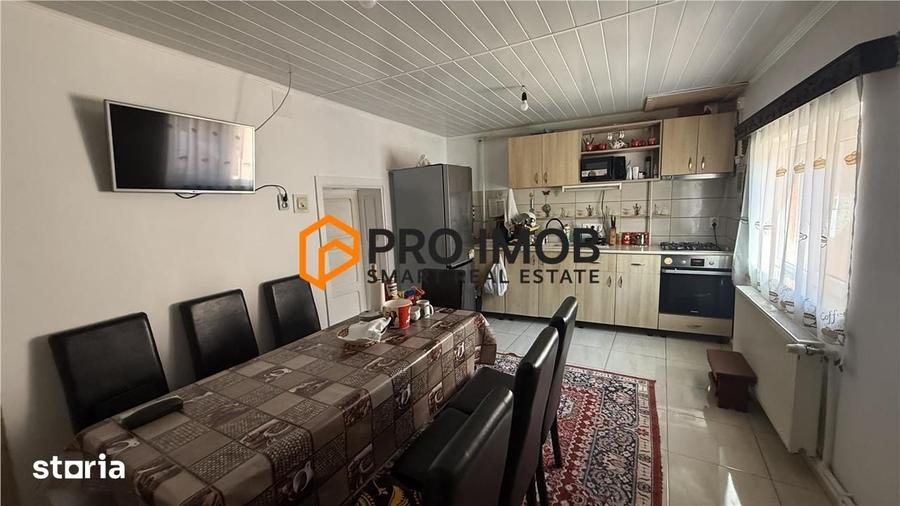 Casă cu 5 camere decomandat cu Teren 1709 Mp în Mărăcineni