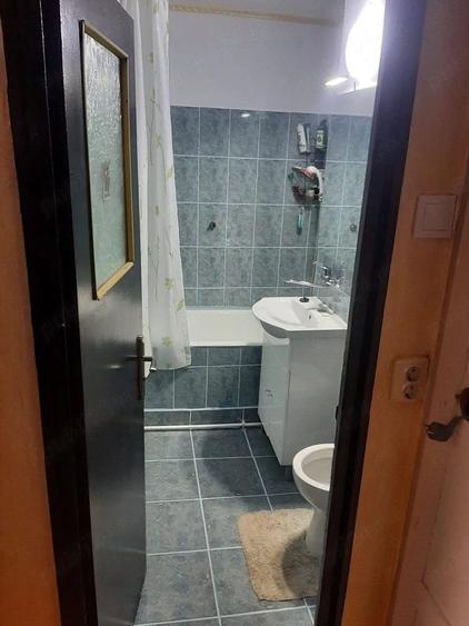 Apartament cu 3 camere decomandat în Eremia