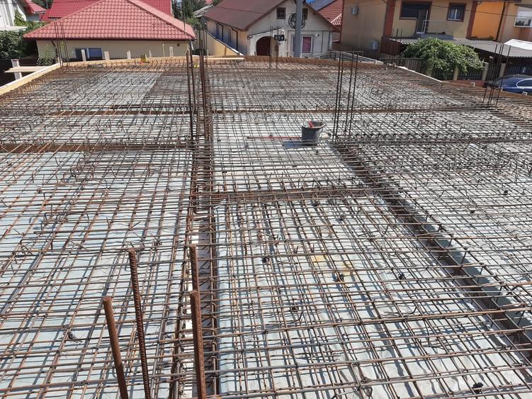 Casă individuală cu 7 camere cu Canalizare în Sud
