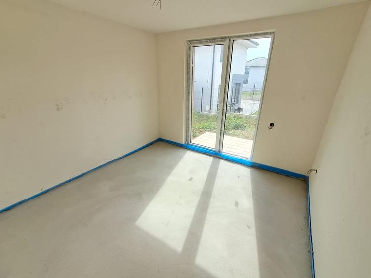 Duplex cu 5 camere cu Teren 400 Mp în Chinteni
